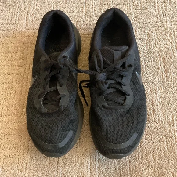 👟🖤 Nike Women Revolution 7 Black Running Shoes FB2208-002 2023 Size 8 - Picture 2 of 9
